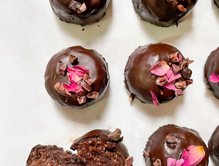 Recipe: chocolate and rose truffles to make half for Valentine's Day